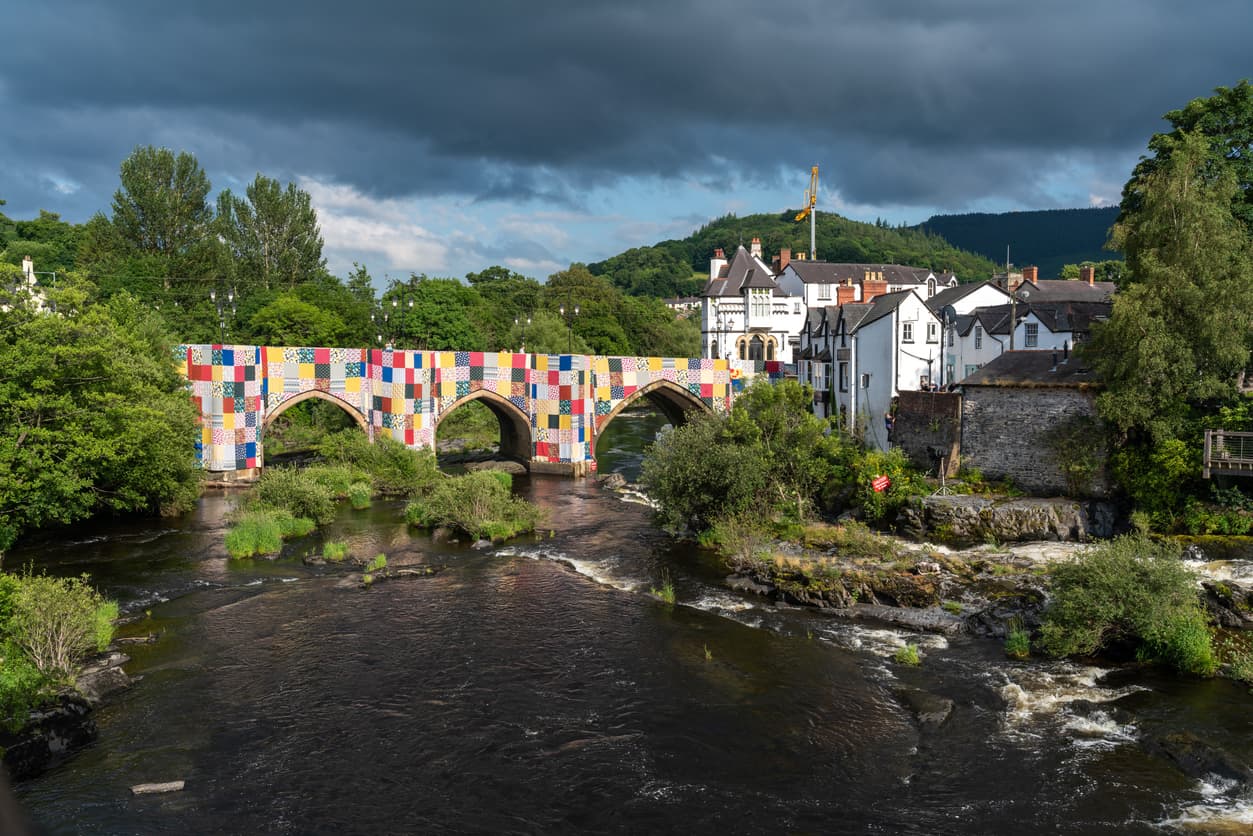 Delwedd o gastell chepstow.