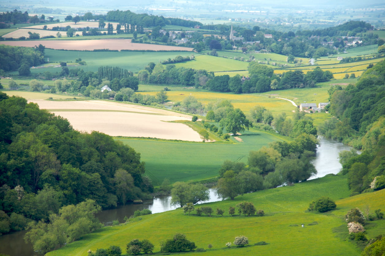 Delwedd o gastell chepstow.